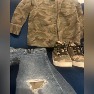 2 piece Old Navy toddler Boy Army fatigue outfit with Shoes